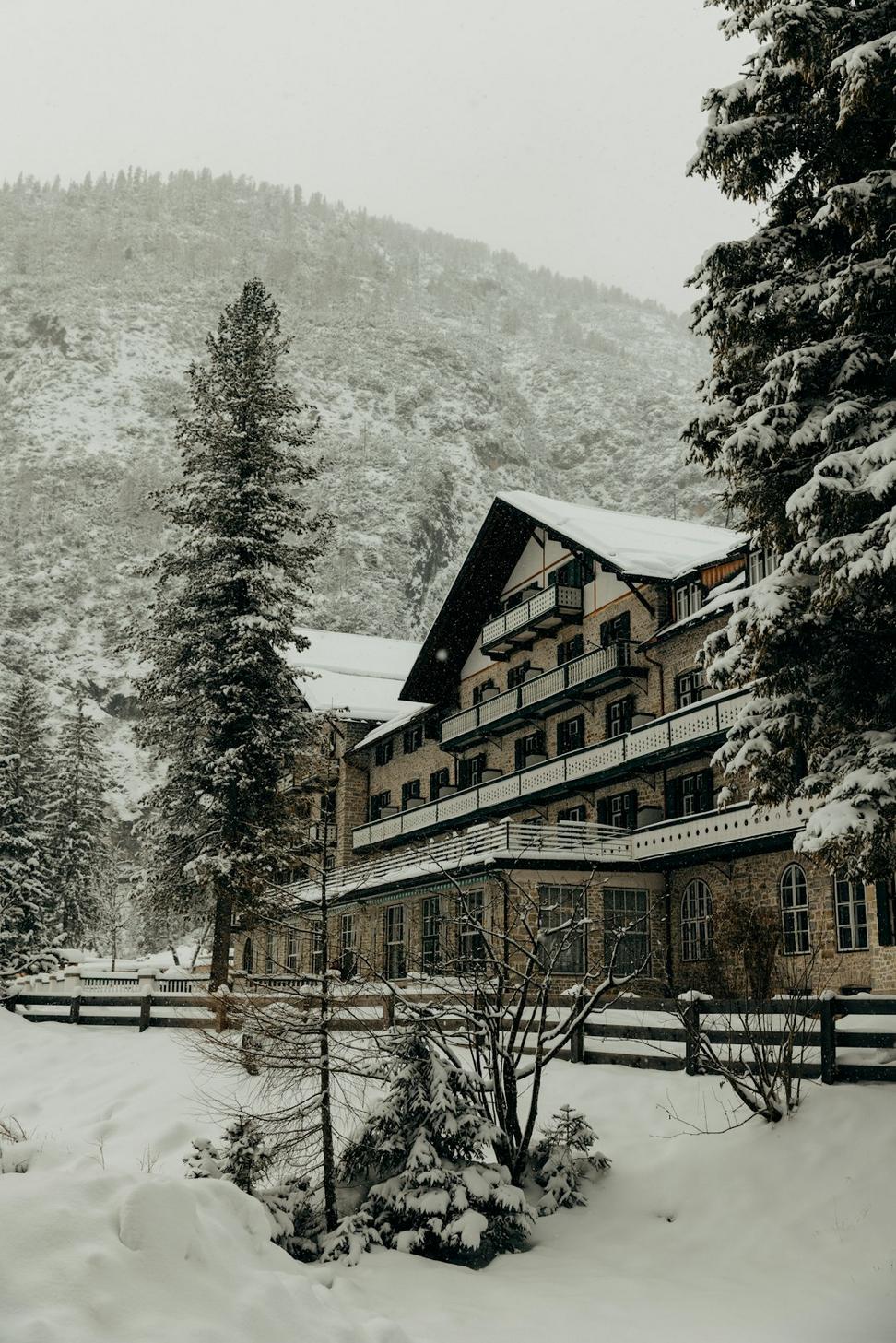 Zephyron Warden Hotel